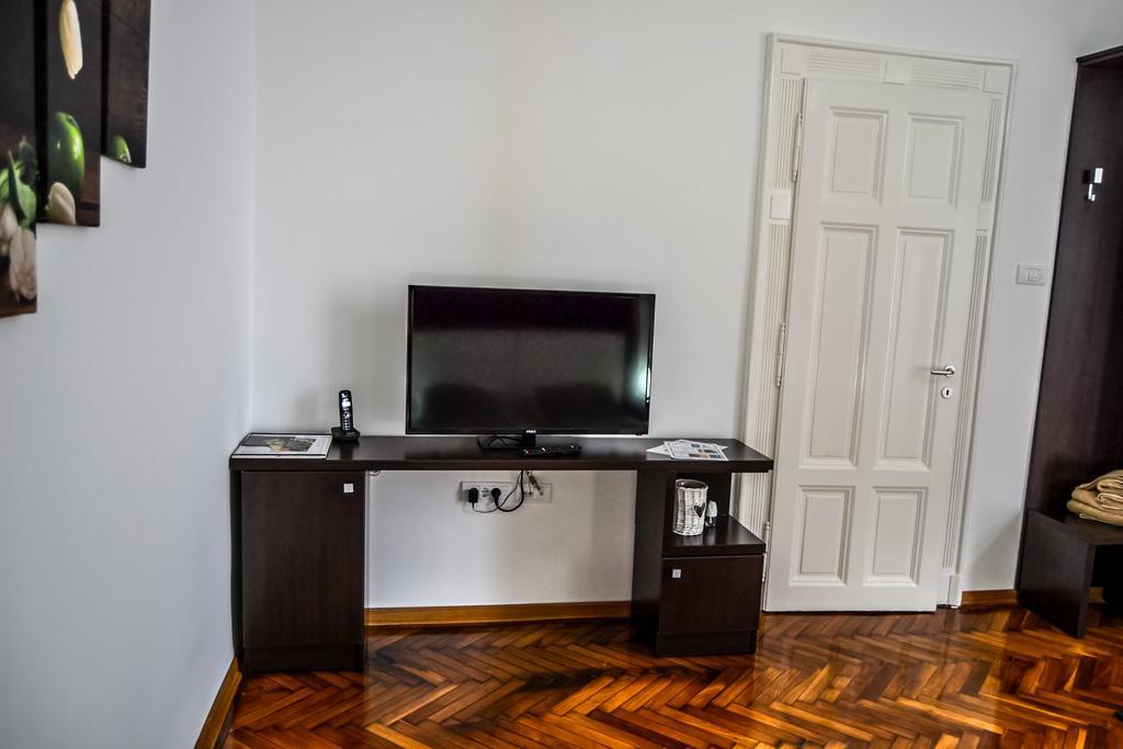 Modena Apartments 노비사드 객실 사진