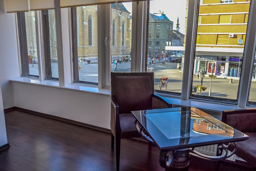Modena Apartments 노비사드 객실 사진