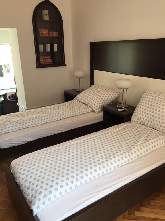 Modena Apartments 노비사드 객실 사진